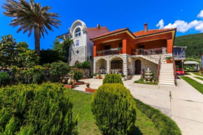 Seafront Haven Darka - Happy Rentals